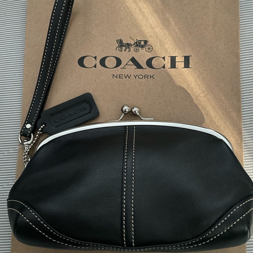 Coach Kisslock Black Leather Wristlet - Picture 2 of 9